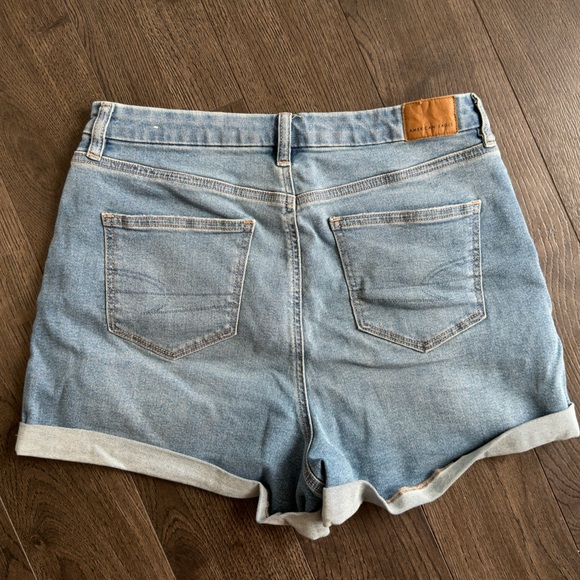 Size 10 AE Stretch Denim Short Shorts - Picture 2 of 2